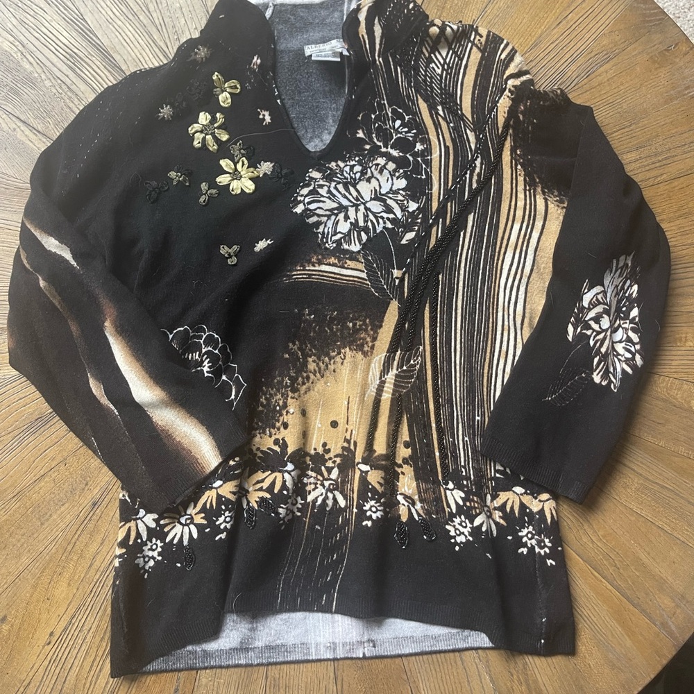 Alberto Makali Black and Gold V-Neck Sweater